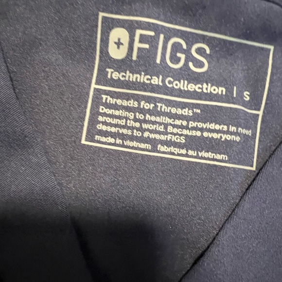 FIGS Women Scrub Top- Small - Picture 8 of 10